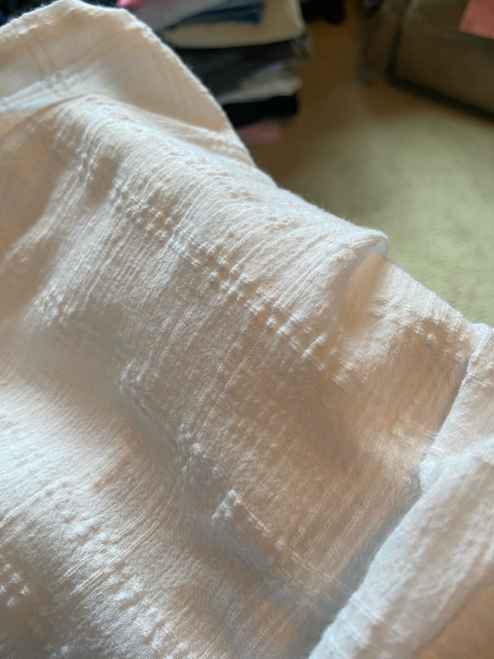 Old Navy White Textured V-Neck Blouse - Picture 4 of 4